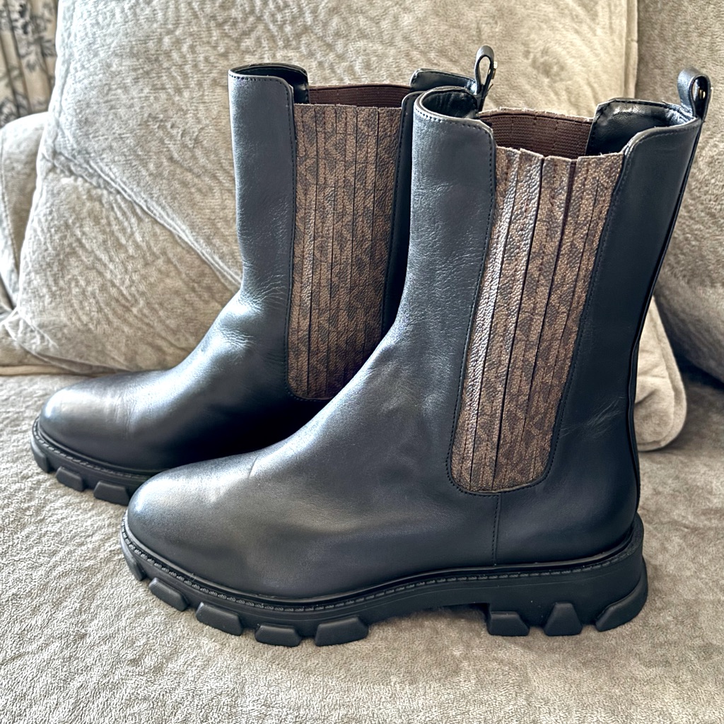 Michael Kors Chelsea Leather Boots Women Size 8 New Never Worn! *No Box Included